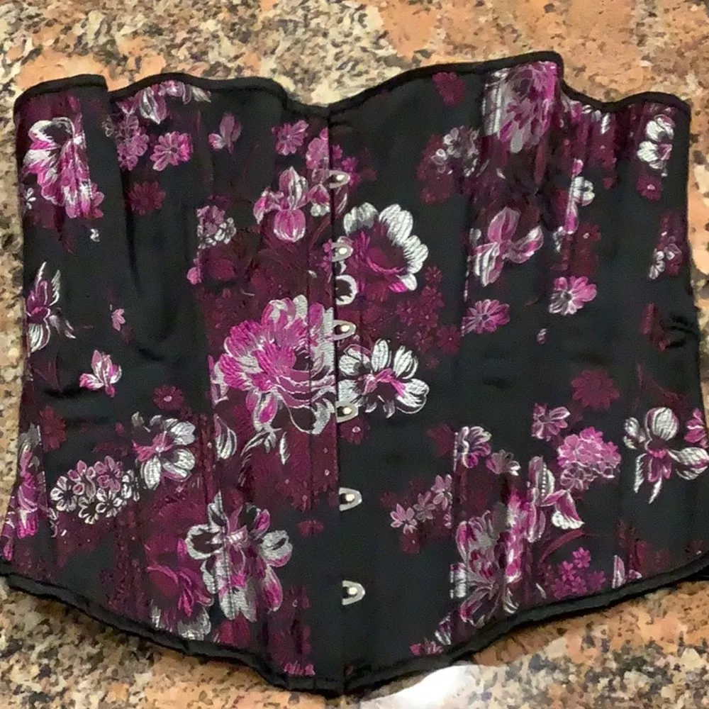 Floral Size XL Vintage Corset Black/Purple Corset W/ Front Clasp & Satin Tie. Black - Image 5