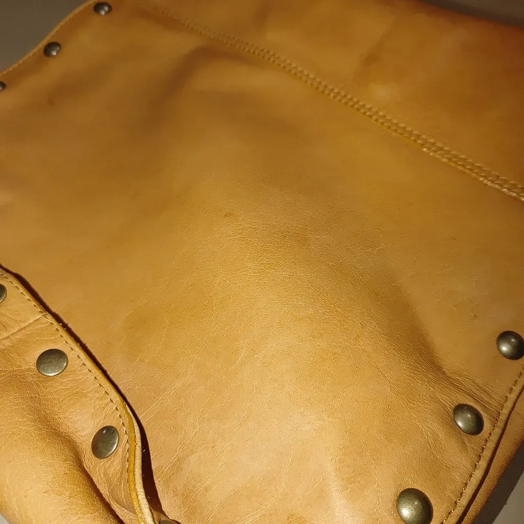 Maurizio Taiuti Genuine Leather Crossbody Saddle Bag Brass Rivets Made In Italy Tan - Image 8