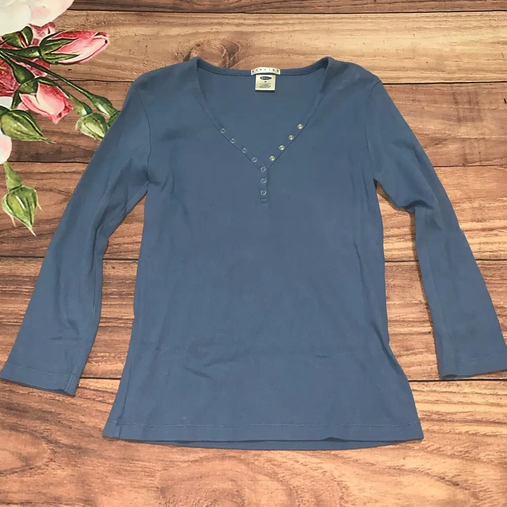 2/$15🐣 Old Navy Long Sleeve V-Neck Shirt - Image 4