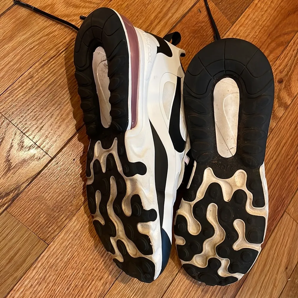 Nike air max 270 react size 7 1/2 - Image 4