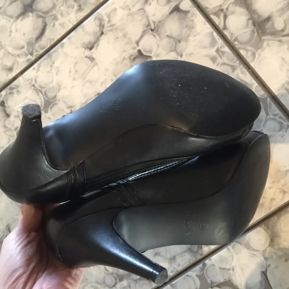 ⭐️ Black Bow Tie Peeptoe Pumps Size 6 - Image 5