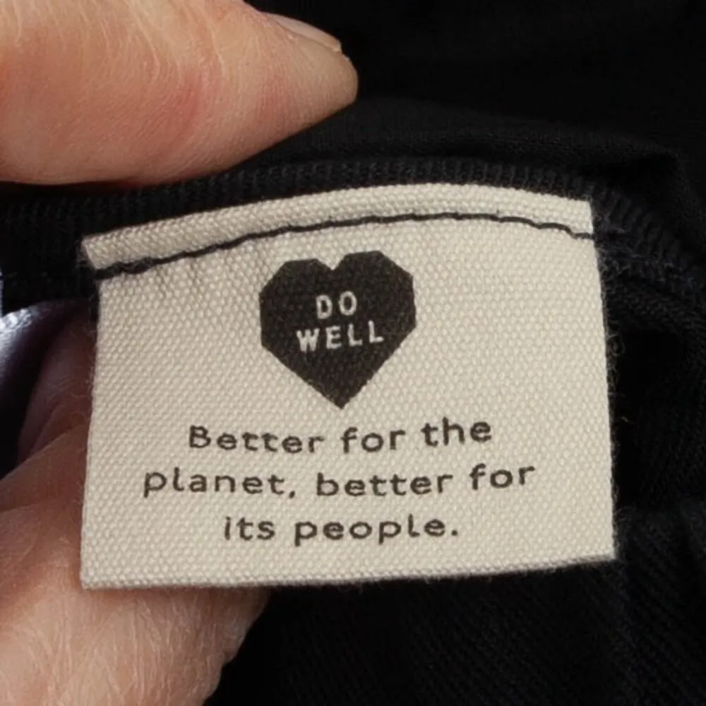 Black High Rise Pull-On Shorts Womens Size Medium - Image 8