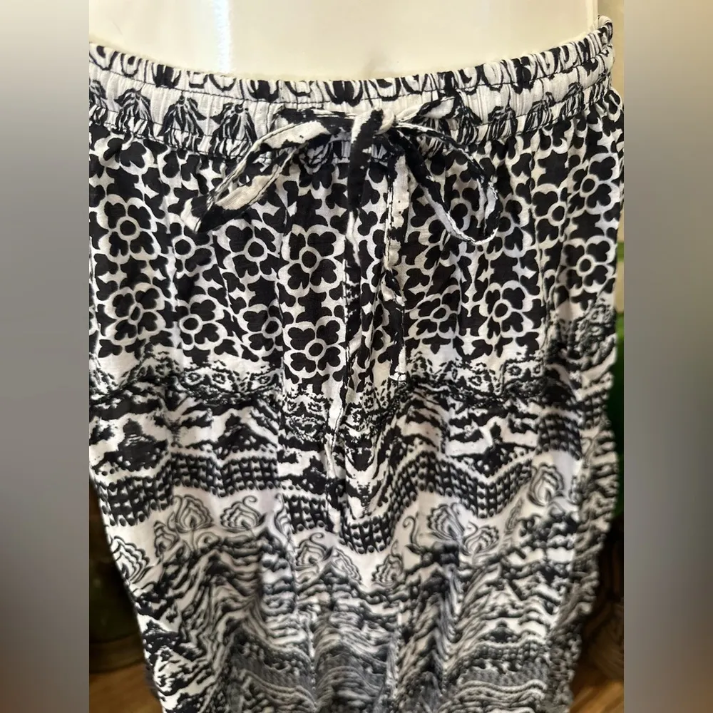 Jane Ashley Bohimian Gypsy skirt black and white lightweight - Image 3