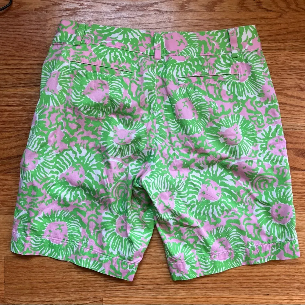 Lilly Pulitzer the chipper short pink and green lion print size 8 - Image 2