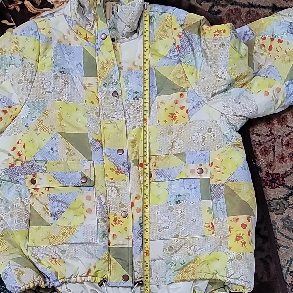 Urban Outfitters Kit Printed Nylon Puffer Jacket size S - Image 8