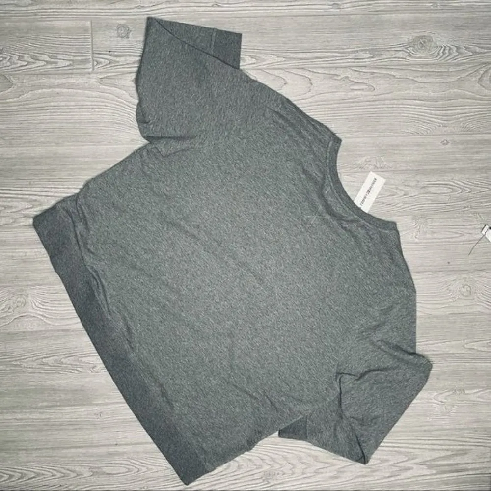 Nwt Tommy Hilfiger oversized logo pull over sweater Grey 2x shirt sport sweater - Image 2