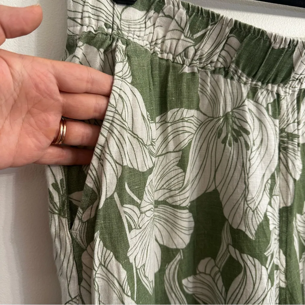 Tahari Linen Pants Women’s size XL Green and White Tropical Print Wide Leg Pants - Image 4