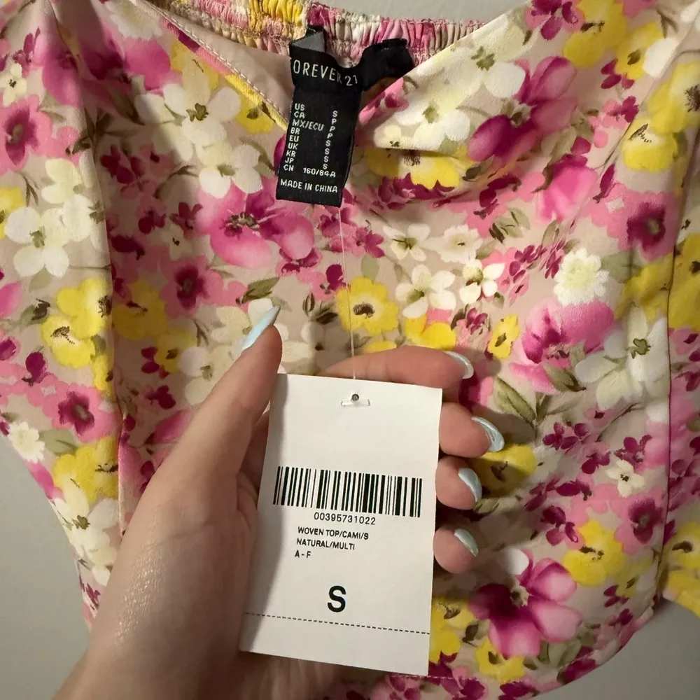 NWT Forever 21 Floral Cropped Tank - Image 3