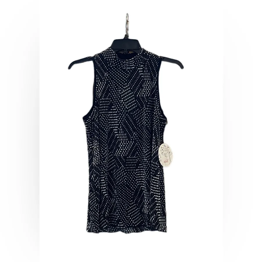 NWT - Black and White Sleeveless Blouse. - Image 3