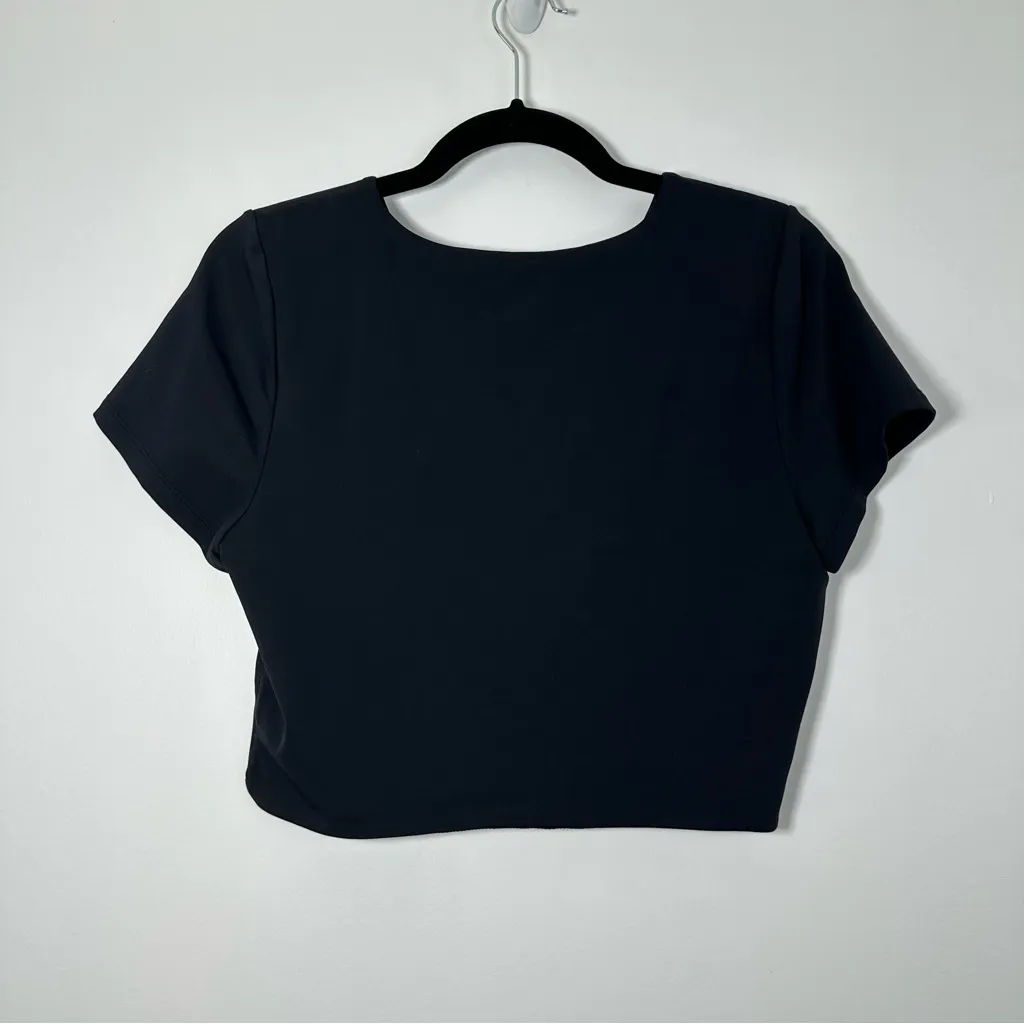 Aritzia Babaton Contour Black Cropped Crewneck Shirt Size XL - Image 3
