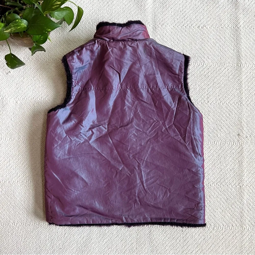Vintage Guess Reversible Iridescent & Faux Fur Zip zip Purple Vest - Image 10