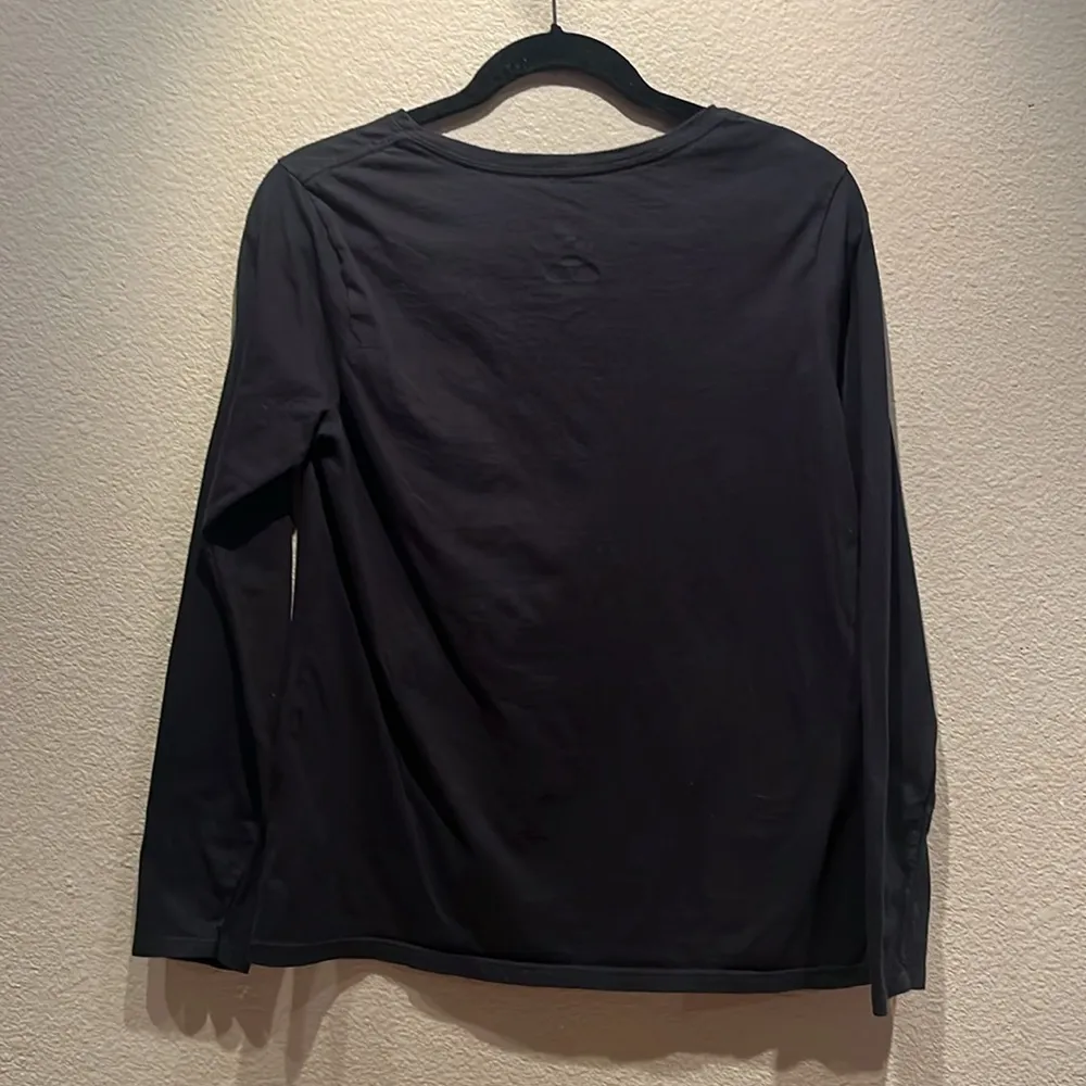 UW University of Washington Huskies Women’s V Neck shirt Black Size Medium - Image 5