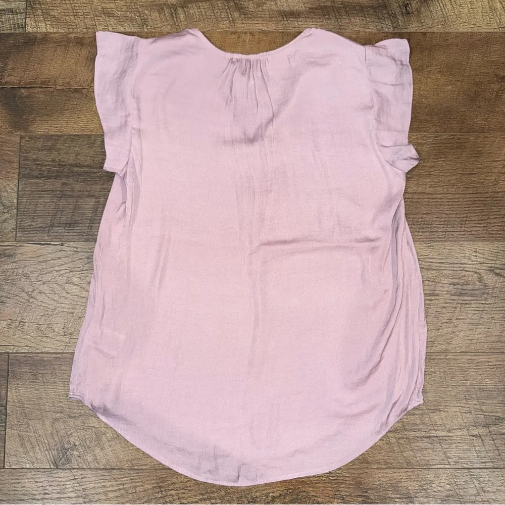 Rachel Zoe Cute Ruffle Sleeve Flowy V-Neck Shiny Fabric Blouse - Image 8