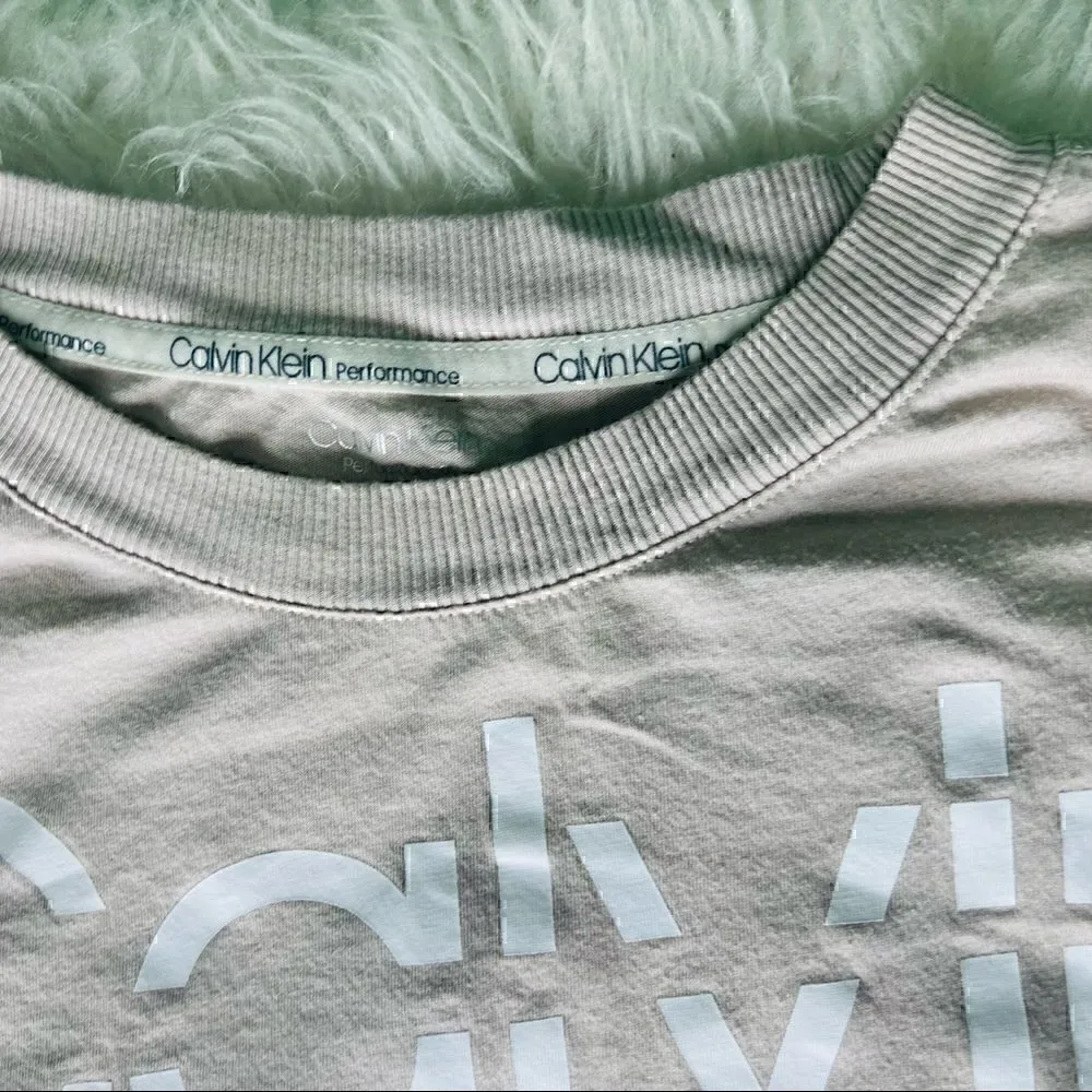 Calvin Klein Performance pink / blush cropped style top size M - Image 10