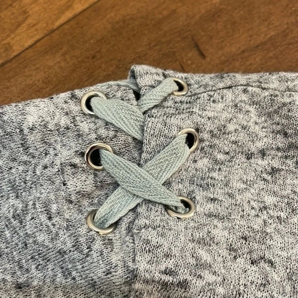 Storia Gray Short Sleeve Tie Back Top - Image 3