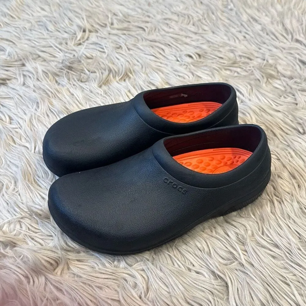 Crocs slip resistant black clogs size 7 men 9 women - Image 2