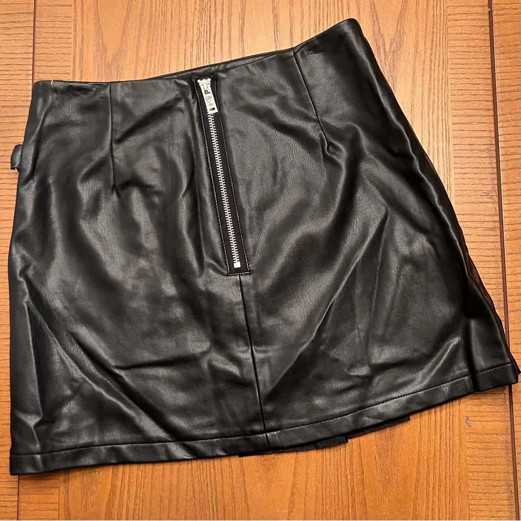 Current Mood Faux Leather Pleated Mesh Overlay Buckle Detail Mini Skirt Sz Small - Image 8