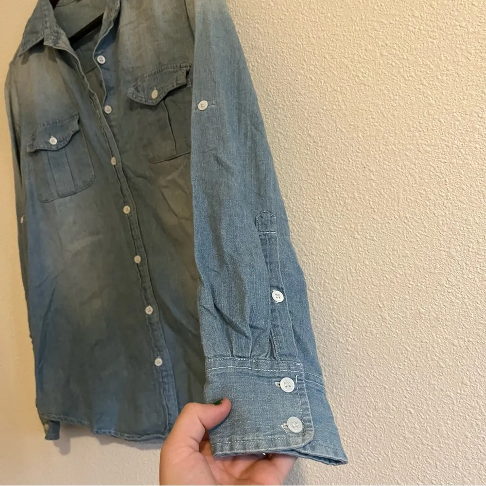 Ellison Chambray Light Denim Button Down Shirt Size Medium - Image 4