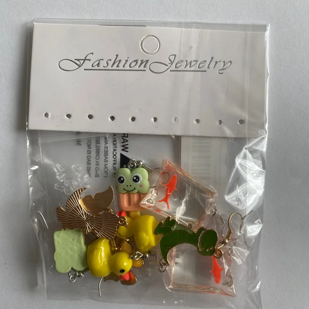 5 Pairs‎ adorable goldfish, butterfly, duck, Popsicle & dinosaur earrings - Image 9
