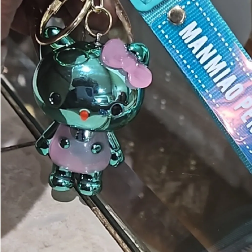 NWT! MANMIAO HELLO KITTY KEYCHAIN BAG CHARM - Image 3