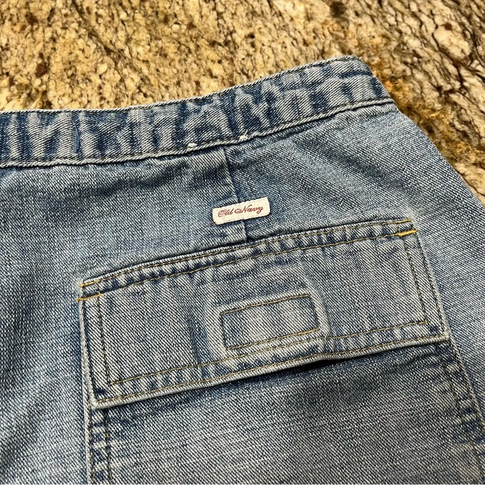 2000’s Old Navy Denim Cargo Shorts - Image 5