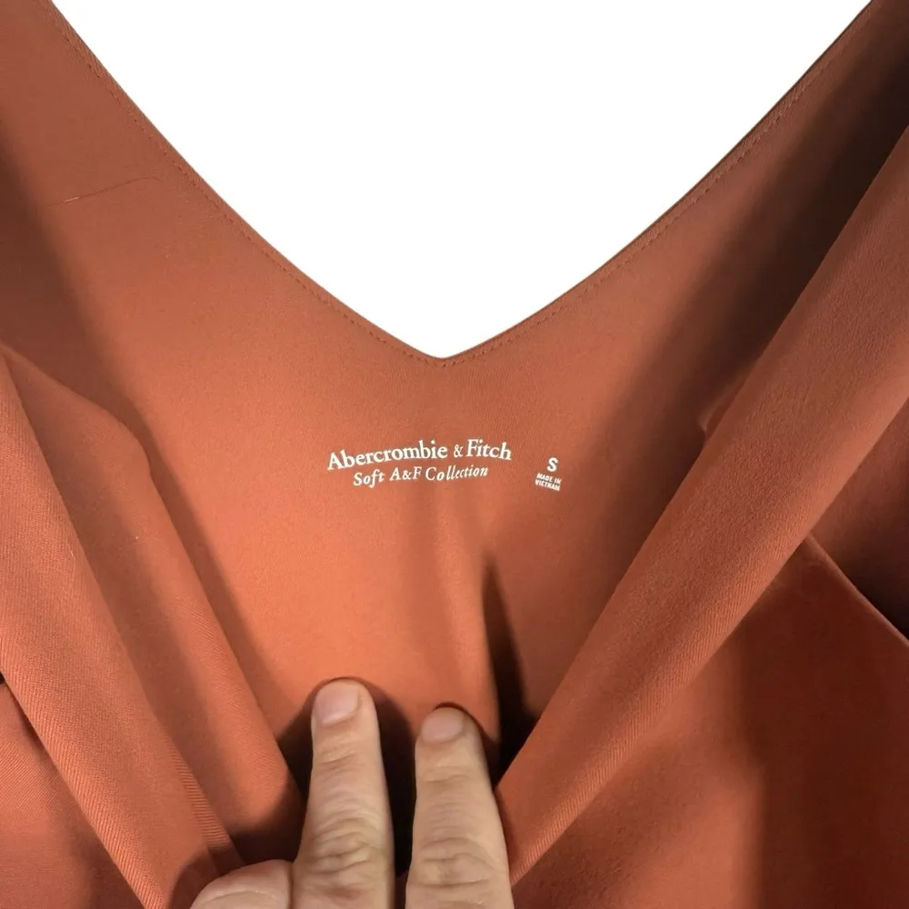 NWOT Abercrombie & Fitch Soft AF Seamless V Neck Bodysuit in Rust Size S - Image 7