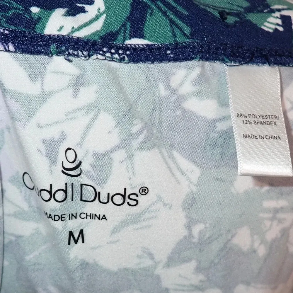 Cuddl Duds Women's Flexwear Cropped Leggings Floral Print size M - Image 4