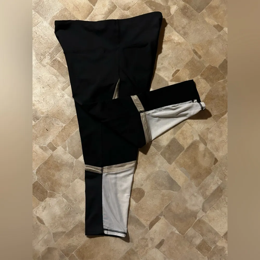 Champion Women’s Size Large Capri Length Workout Yoga Pants - Image 5