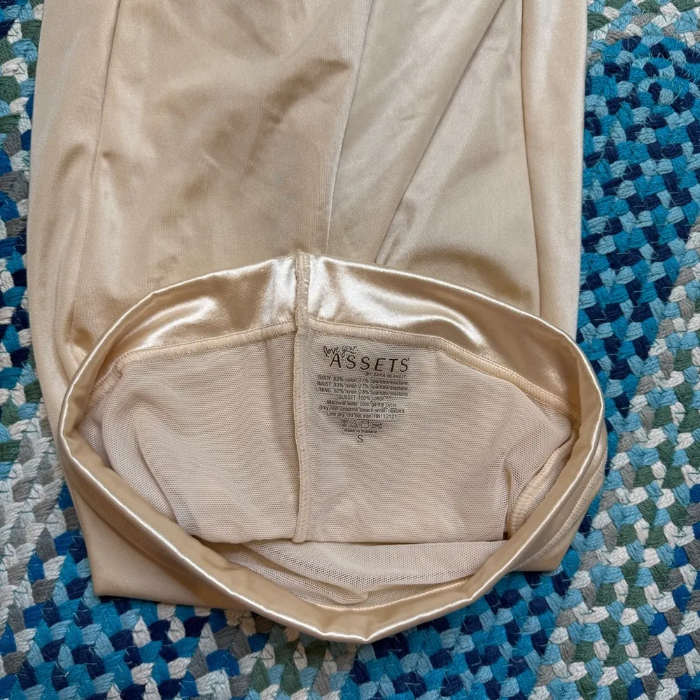 Spanx  High Waisted Mid Thigh Shorts - Image 4