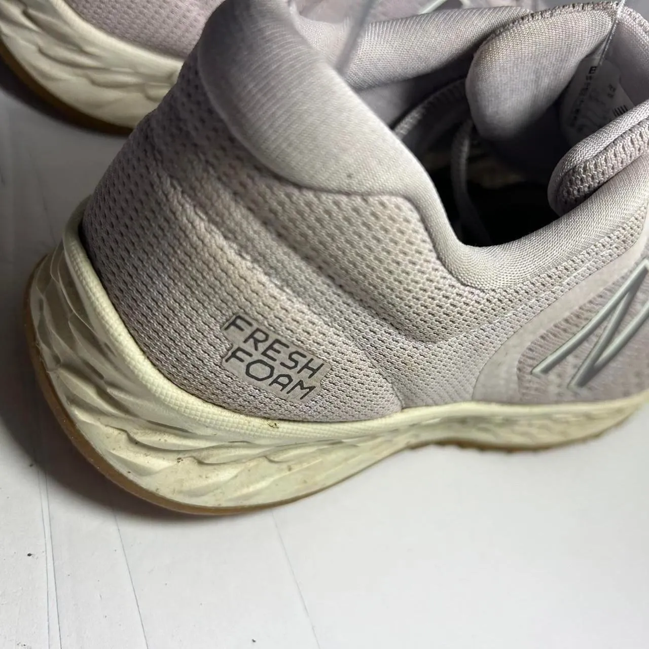 New balance fresh foam arishi athletic shoes 7.5 light pink - Image 4