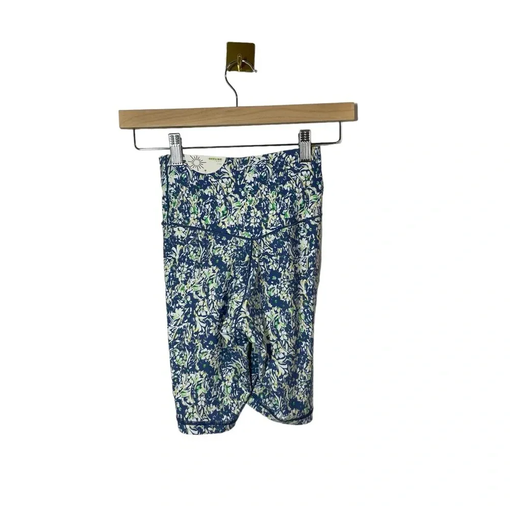 NWT Aerie Offline High Waisted Crossover 7’’ Floral Bike Shorts in Blue Size M - Image 3
