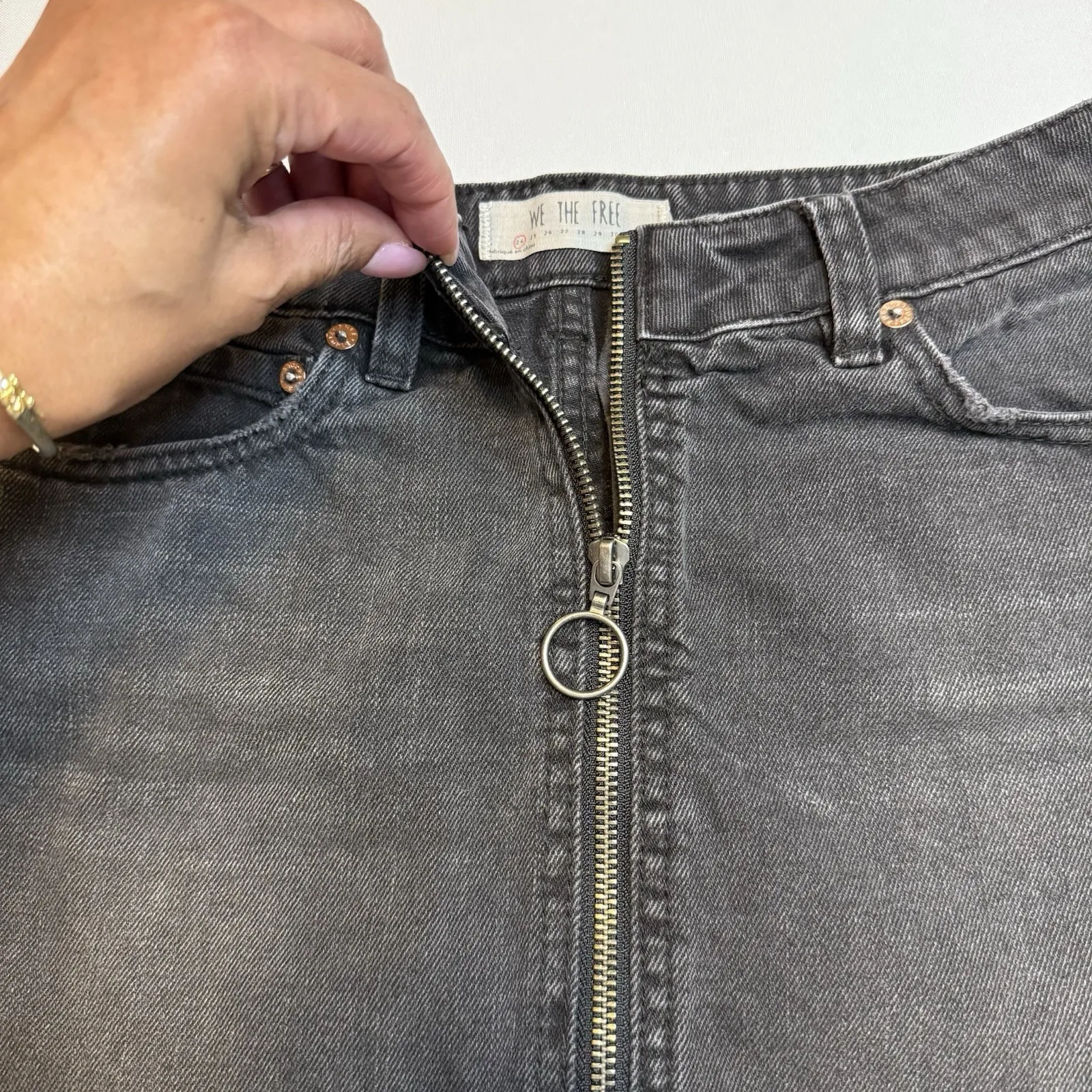 We The Free/Free People Women Full Zip Black Wash Raw Hem Denim Mini‎ Skirt # - Image 7