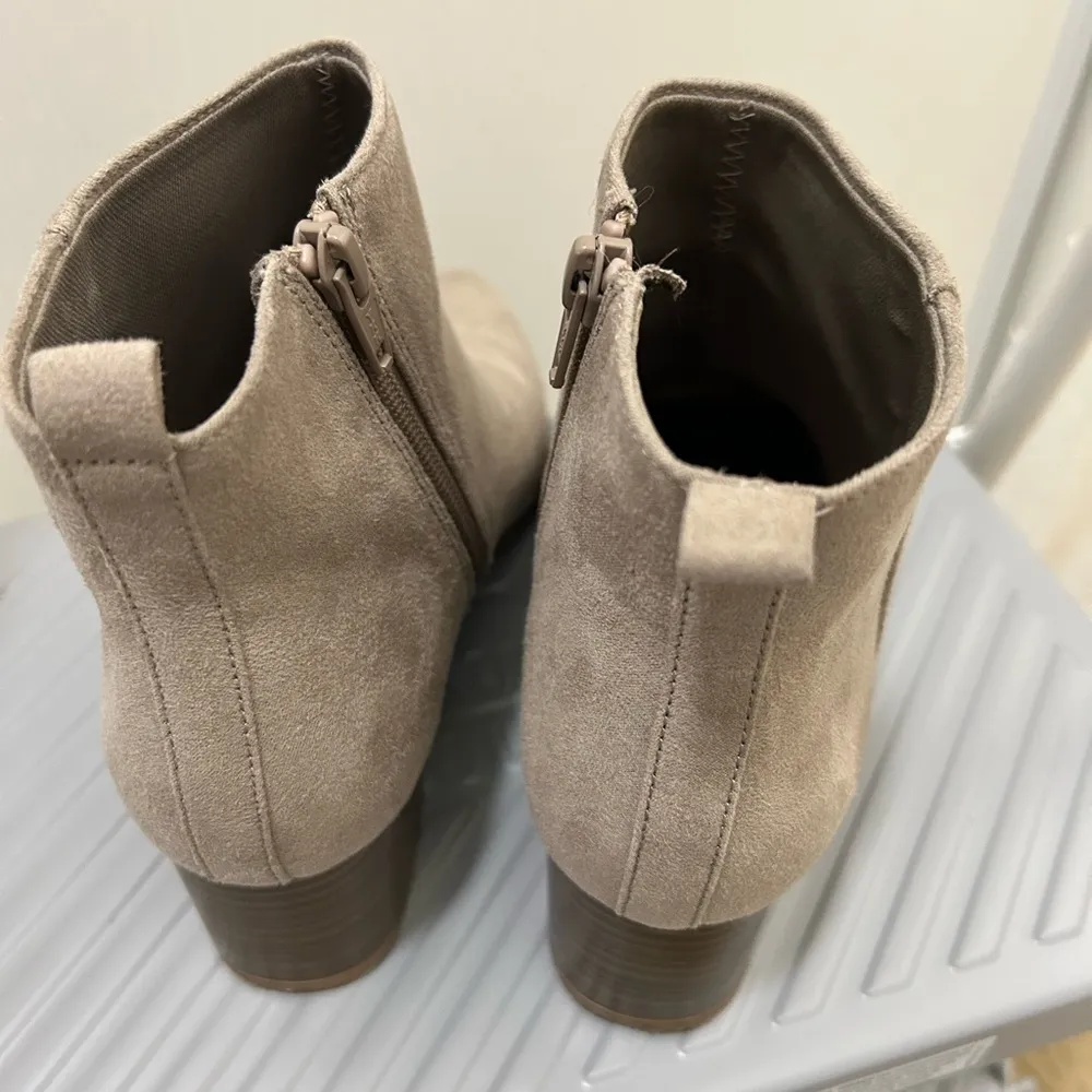 Old Navy Ankle Booties Suede Size7 - Image 5