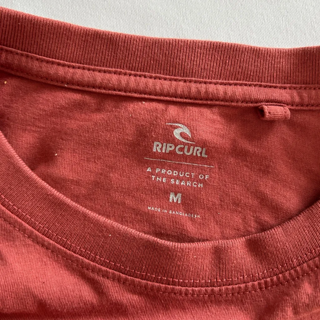 NWOT Medium Rip Curl Hawaii Scarlet Red Cropped Tshirt Graphic Print Beach Surf - Image 5