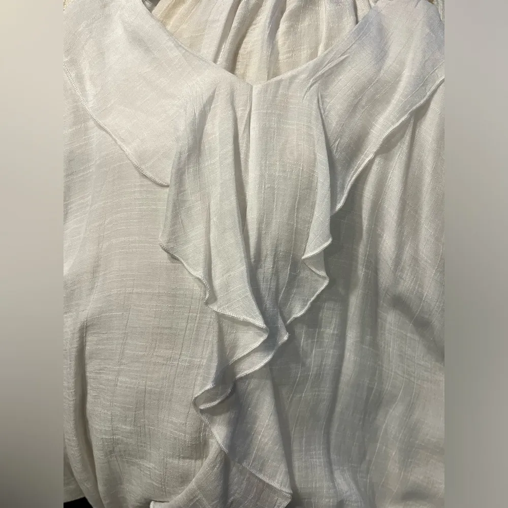 BWEAR White Ruffled Flowy Tank Halter Top Size Large - Image 4