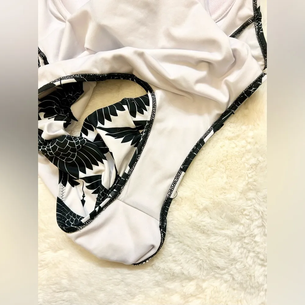 Black and White Japanese Crane Print One Piece Swimsuit Size Medium - Image 10