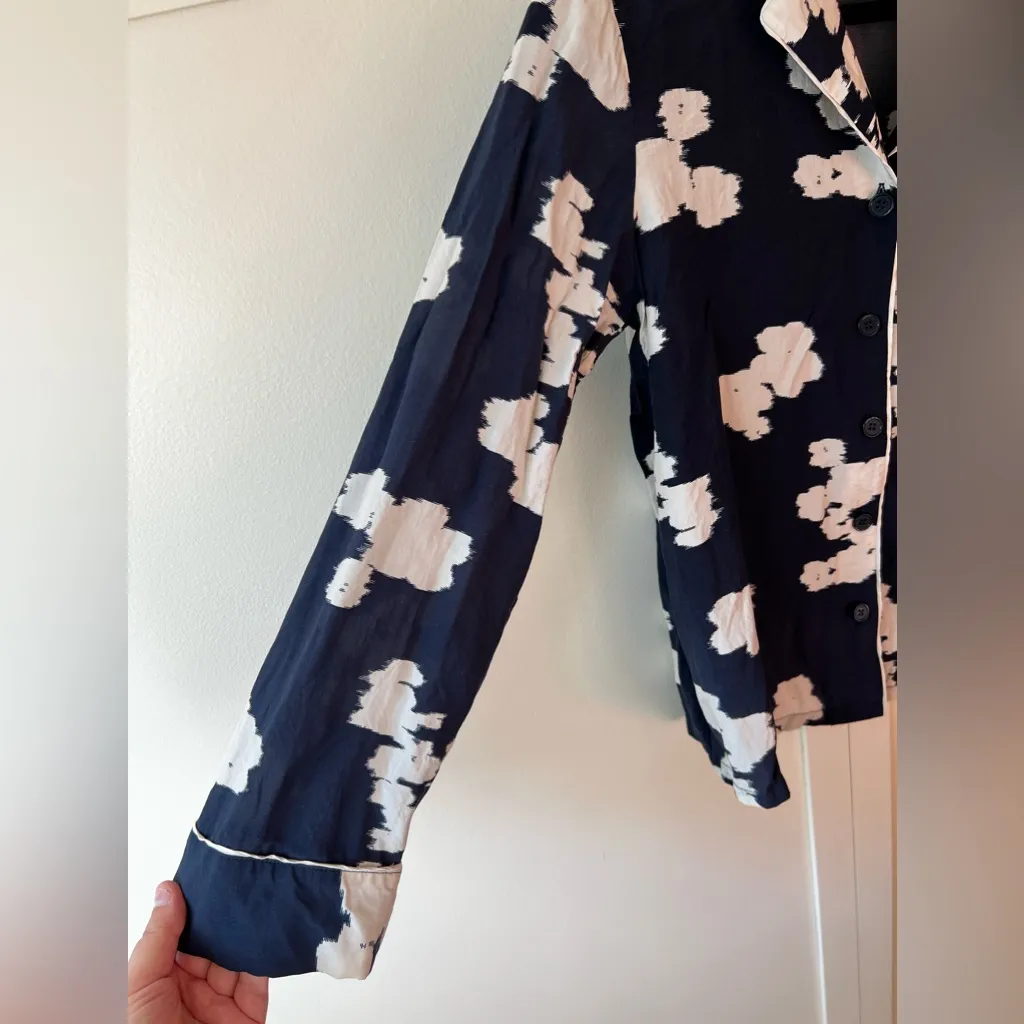 & Other Stories Women’s Pajama Style Button Down Shirt‎ Size 4 - Image 4