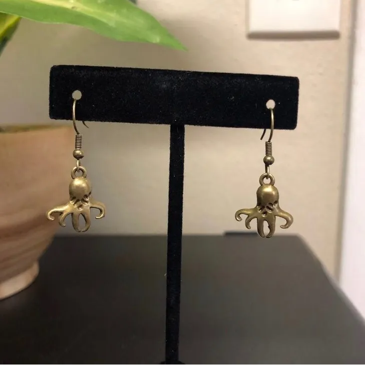 Squid / Octopus Earrings Gold - Image 3