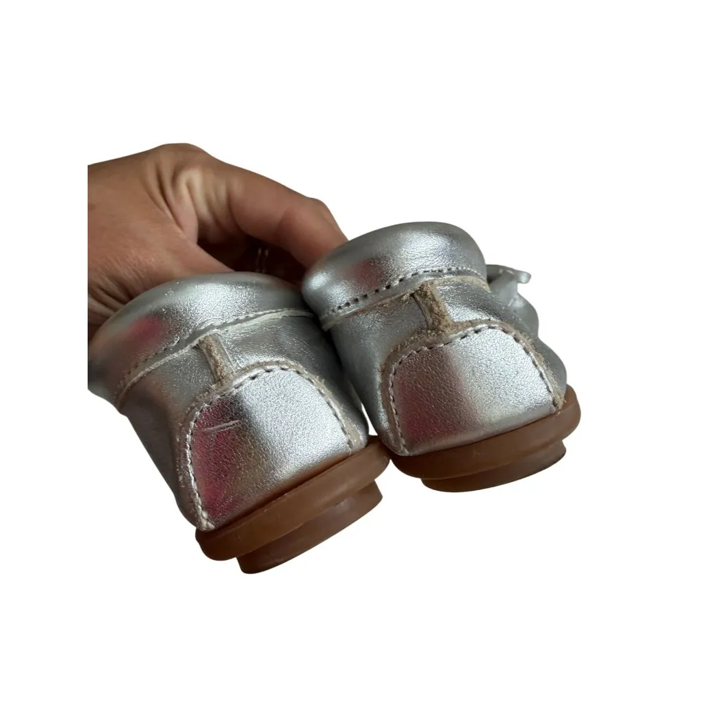 MINNETONKA Silver Leather Moccasins Flats Size US 6 - Image 4