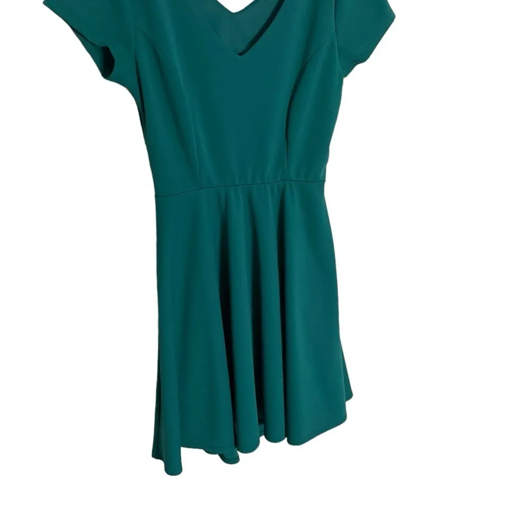 Francesca’s Alya Green Open Keyhole Back Mini Dress Medium - Image 4