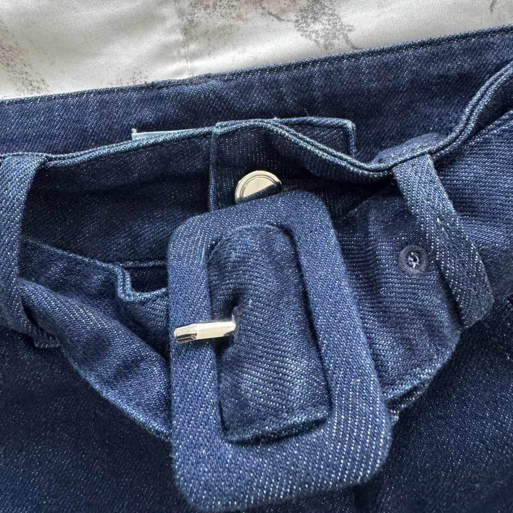 Good American 70’s Icon dark wash Denim Belted Mini Skirt, size 6/28 biker - Image 10