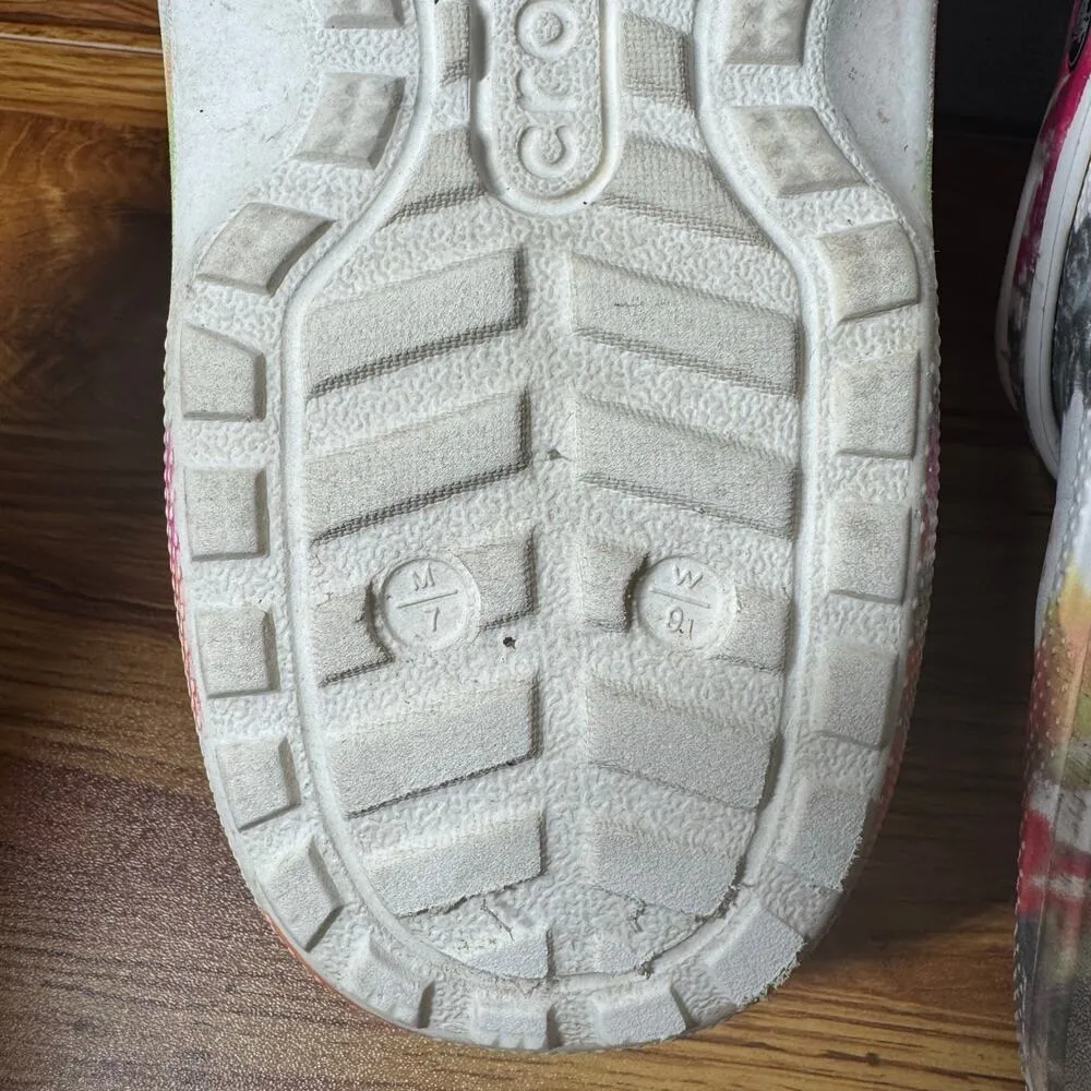 Crocs Clog Unisex M7/W9 Classic Rainbow Festival Lined Clogs in Blotched Tie Dye - Image 4