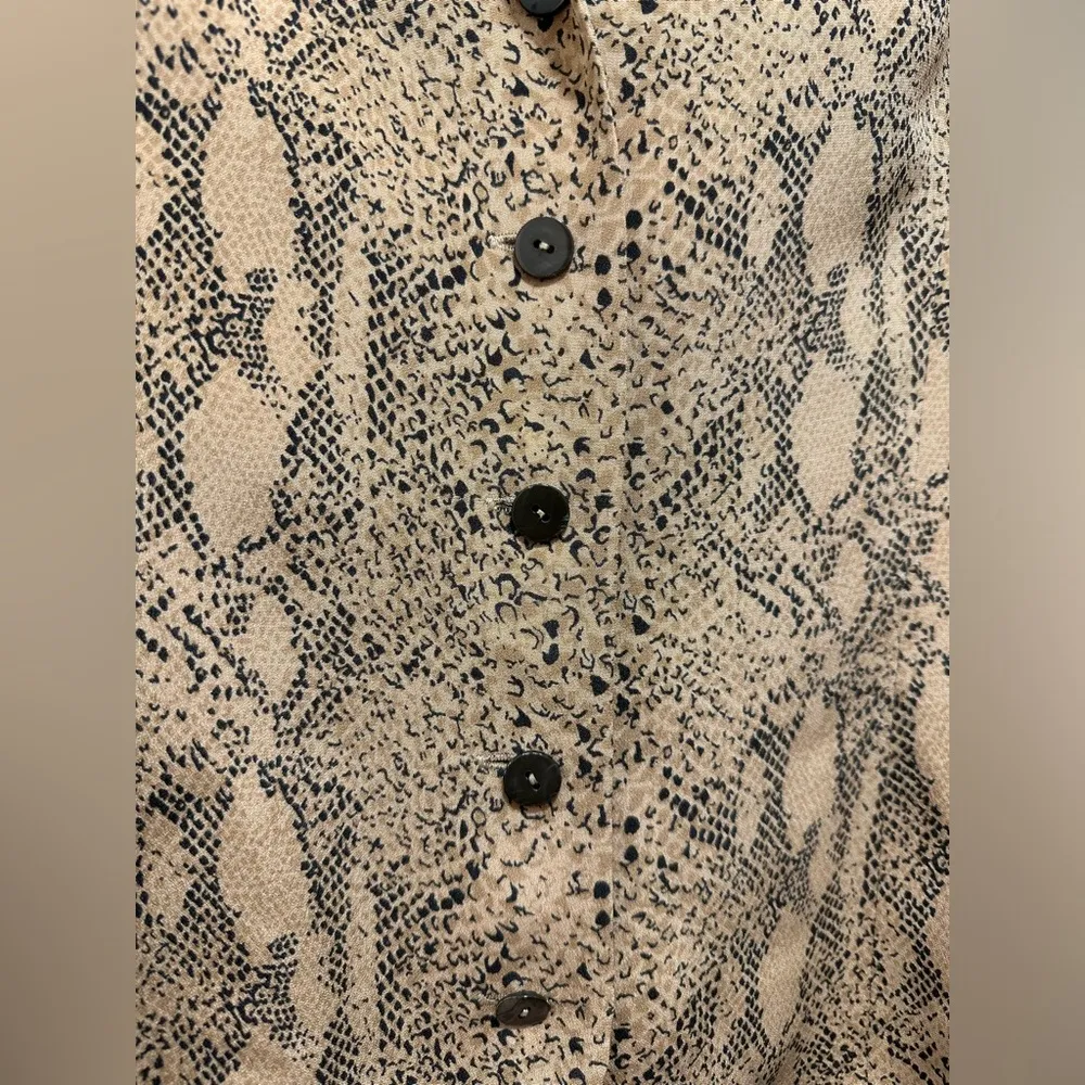 Y2K Vintage 90s Dana Buchman 100% Silk Snakeskin Printed Button down Blouse 8 - Image 2