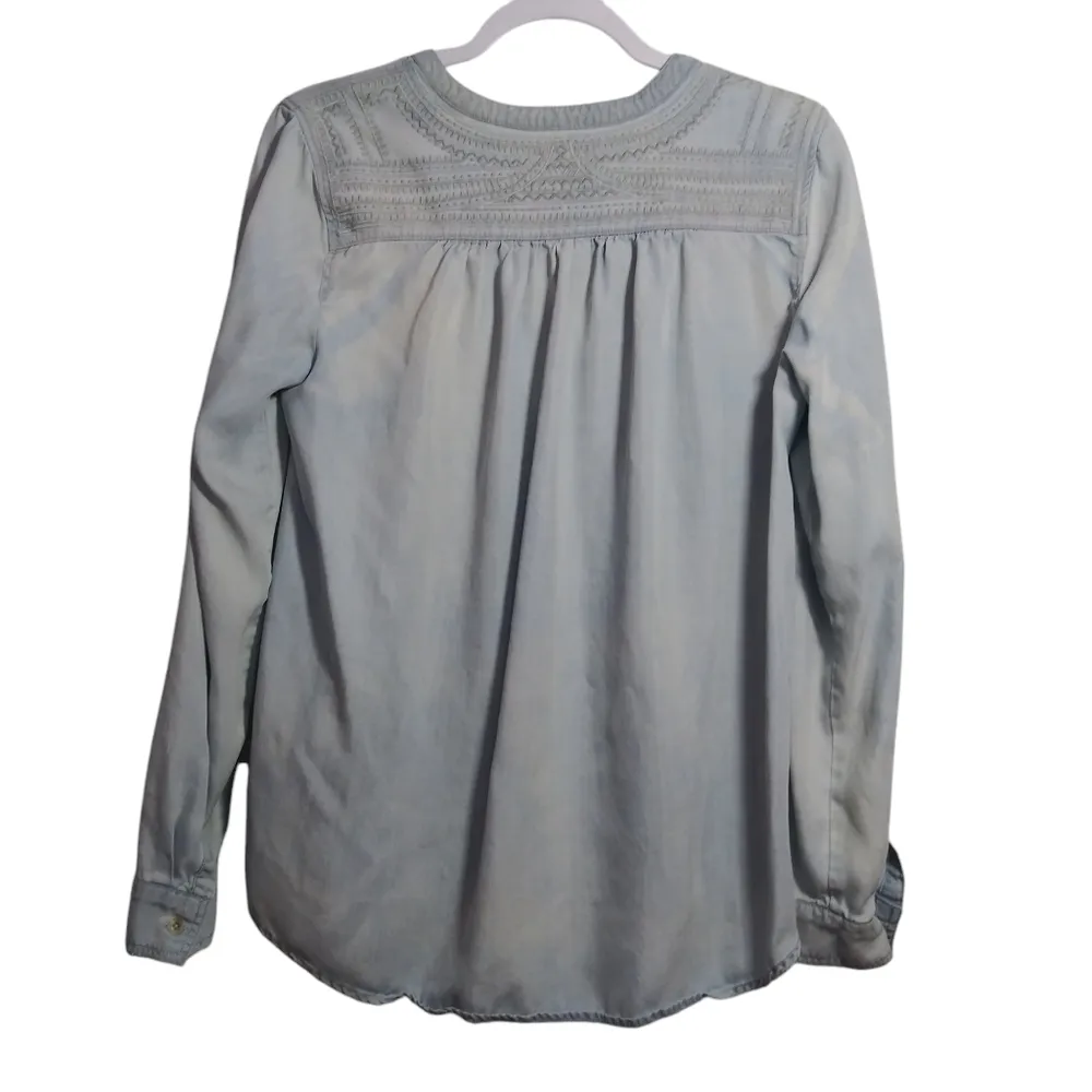 Holding Horses  Western Lightweight Embroidered Chambray Button Down Top Size S - Image 2