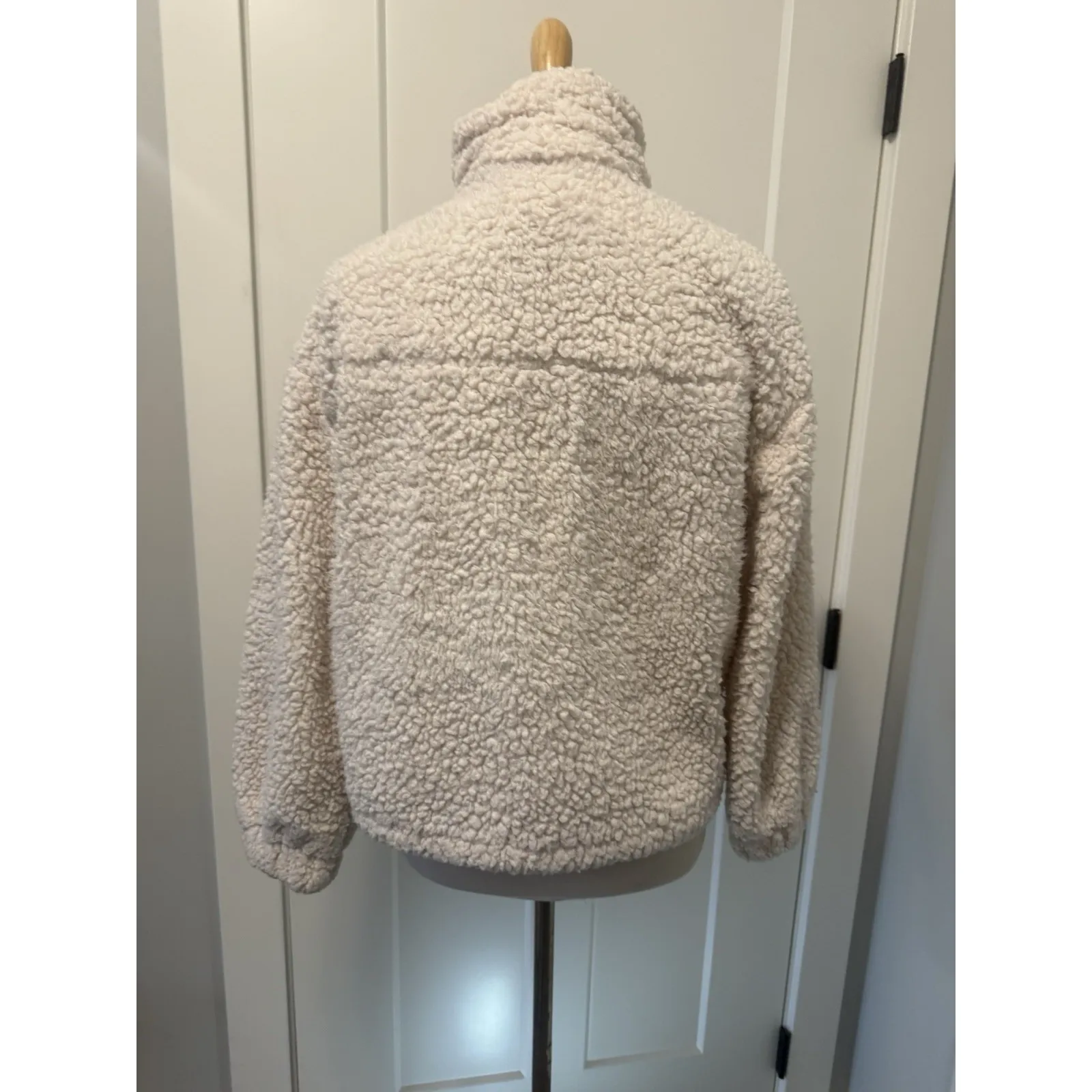 Thread And Supply cream colored fuzzy 6 snaps jacket Size Medium - Image 5