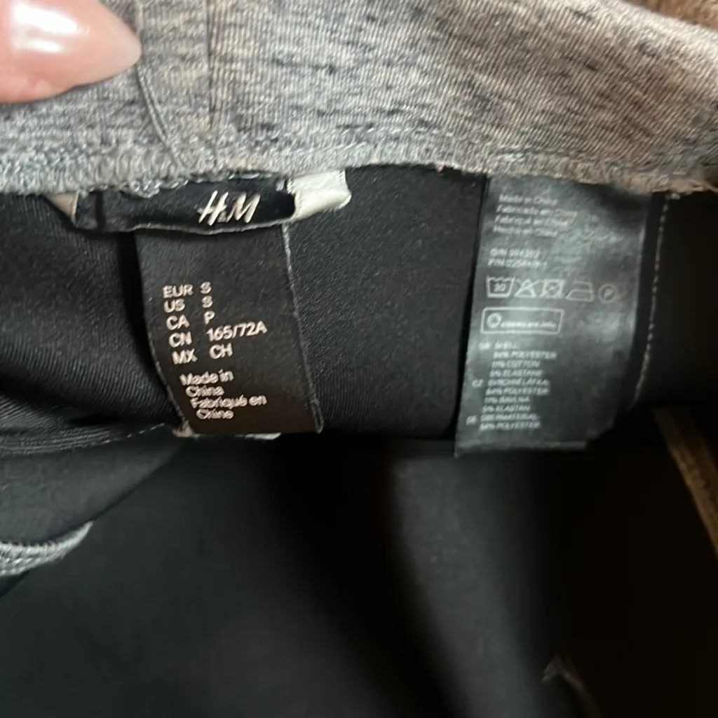 H&M size small stretchy gray pencil skirt w adjustable zipper slit - Image 4