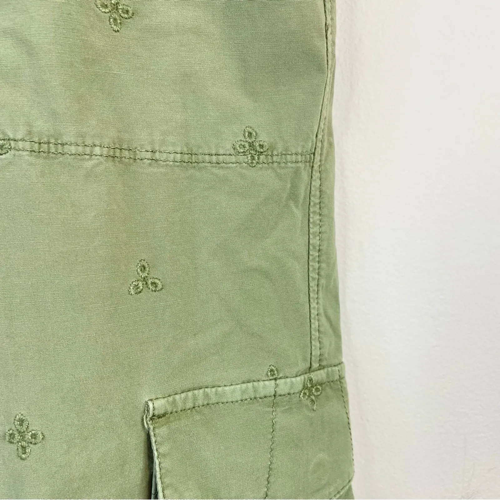 Sanctuary Surplus Olive Army Green Eyelet Cargo Cropped Utility pants 31 new - Image 5