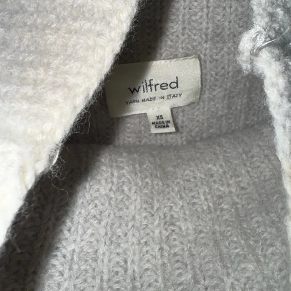 Wilfred Aritzia 100% wool Women's Turtleneck Sweater XS made‎ in Italy! - Image 4