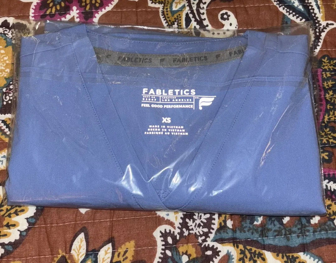 Fabletics  scrub top  - Image 2