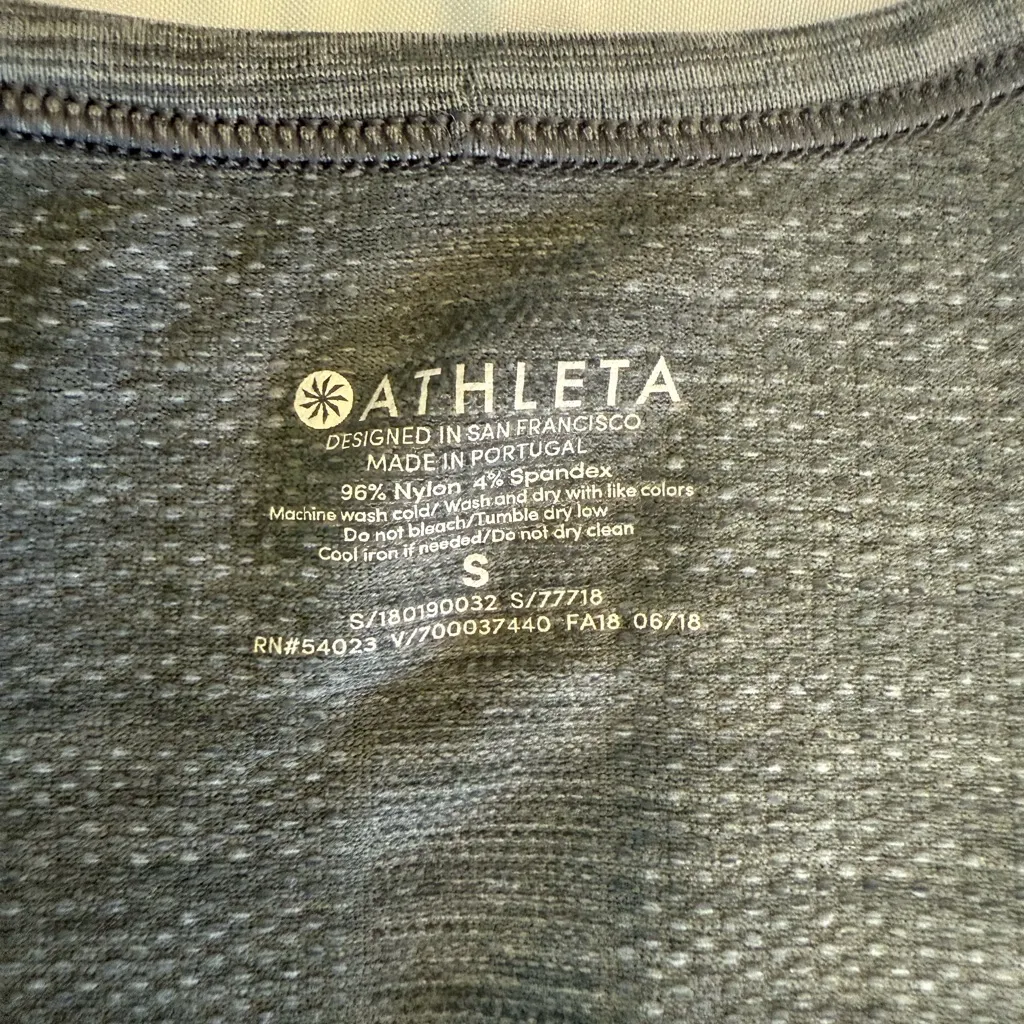 Athleta Speedlight Heather Charcoal Short Sleeve Tee Small UPF 50 - Image 4